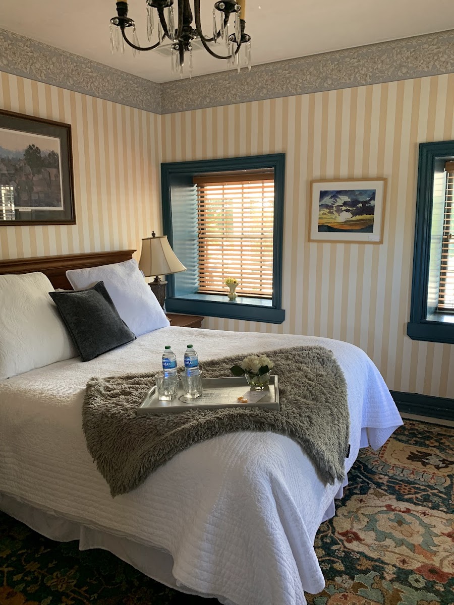 Mansion House 1757 Boutique Inn, Restaurant, & Tavern All 2