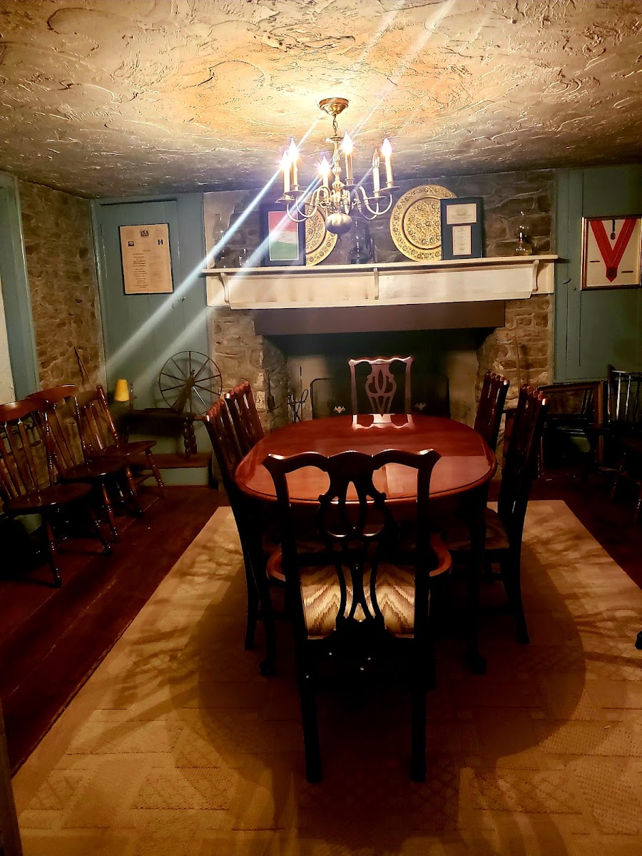 Mansion House 1757 Boutique Inn, Restaurant, & Tavern Rooms 2