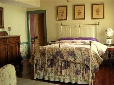 Mansion House 1757 Boutique Inn, Restaurant, & Tavern Rooms 4
