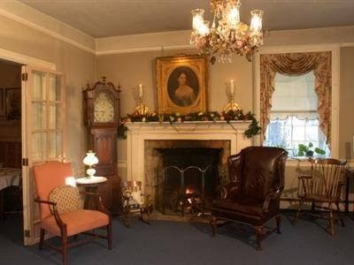 Mansion House 1757 Boutique Inn, Restaurant, & Tavern Rooms 5