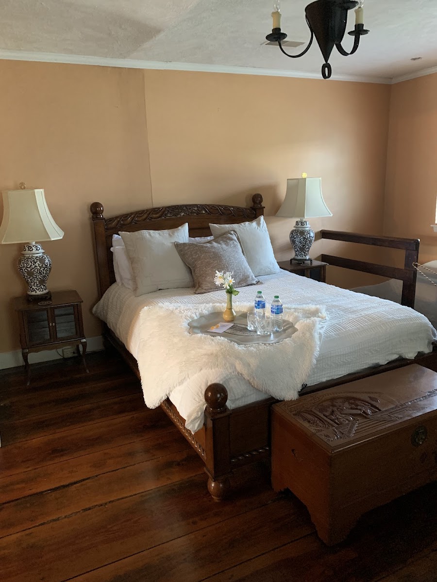 Mansion House 1757 Boutique Inn, Restaurant, & Tavern All 4