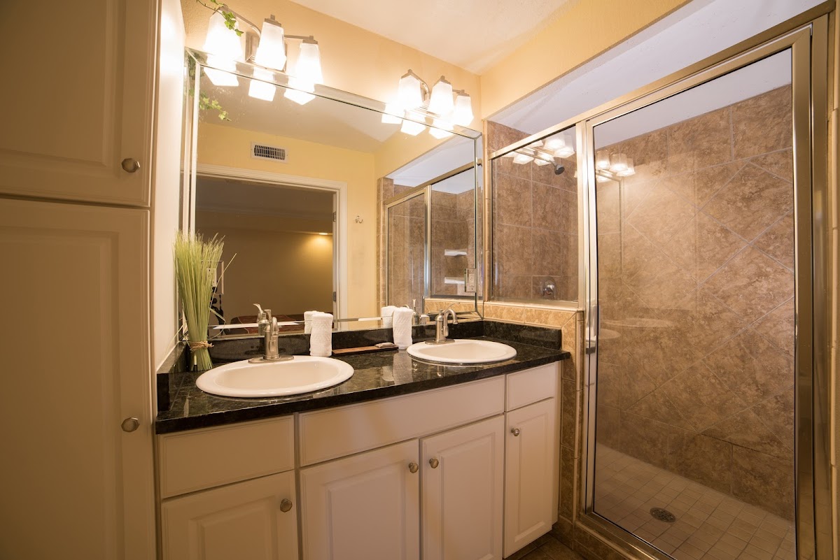 Islander Hotel & Resort Rooms 2
