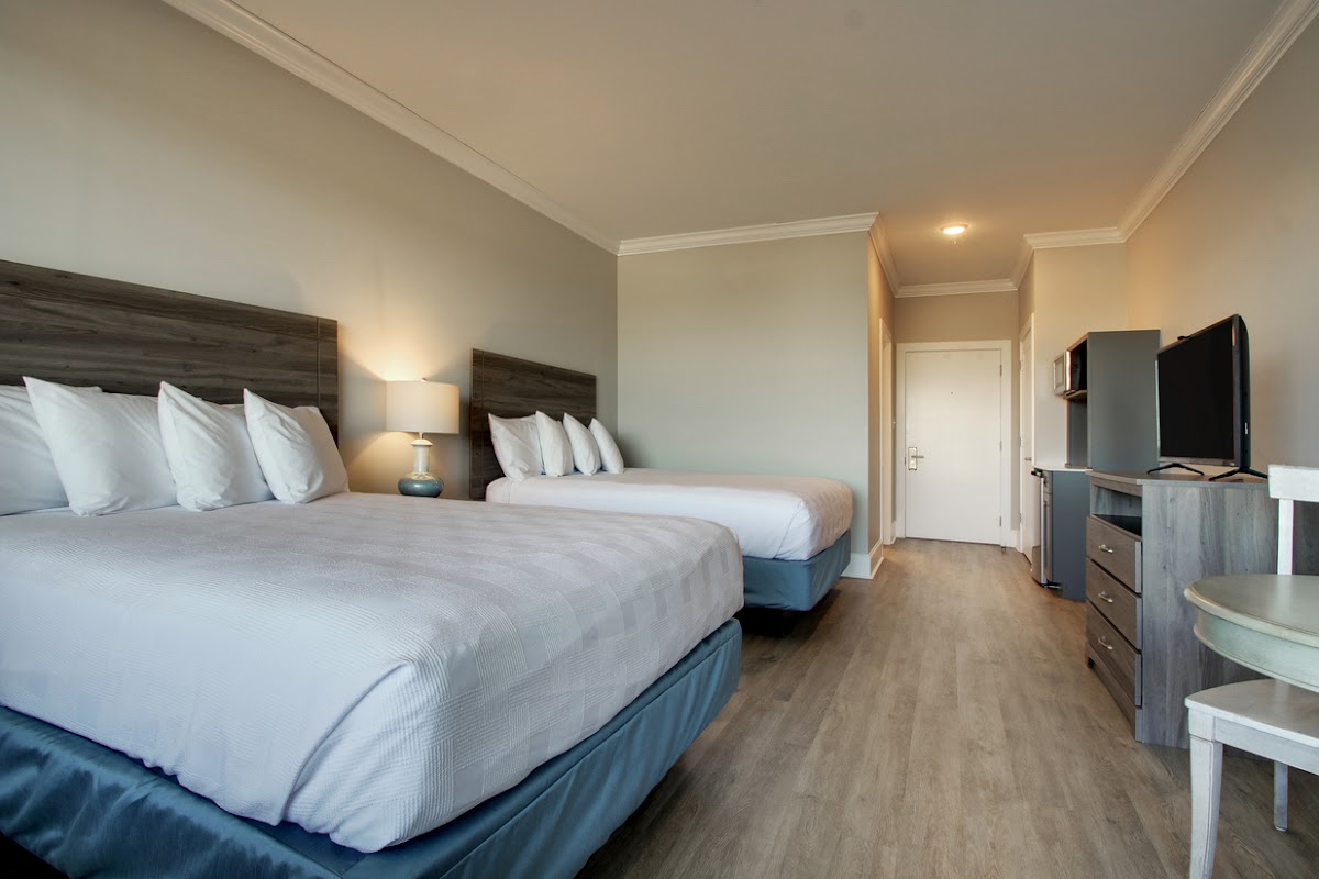 Islander Hotel & Resort Rooms 3