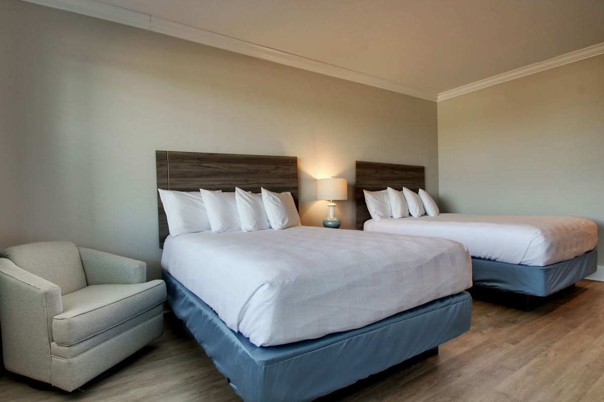 Islander Hotel & Resort Rooms 4
