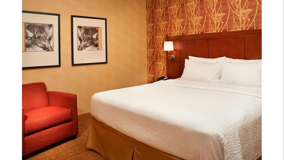 Courtyard by Marriott Detroit Metro Airport Romulus Rooms 1
