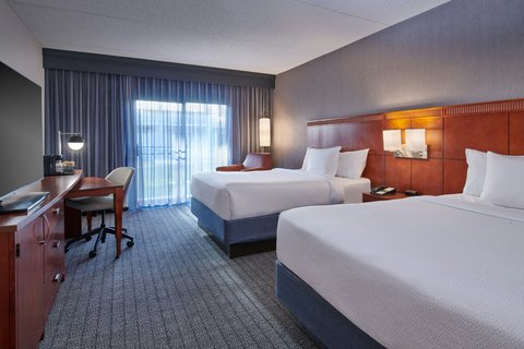 Courtyard by Marriott Detroit Metro Airport Romulus Rooms 2
