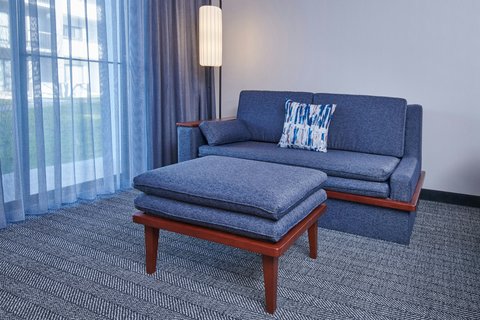 Courtyard by Marriott Detroit Metro Airport Romulus Rooms 3