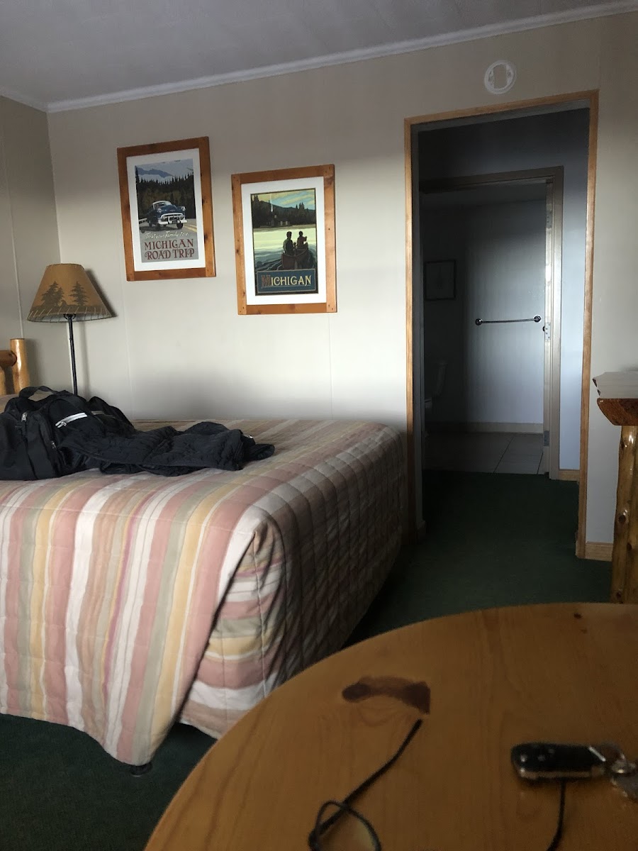 The Driftwood Motel Restaurant & Sports Bar Rooms 3