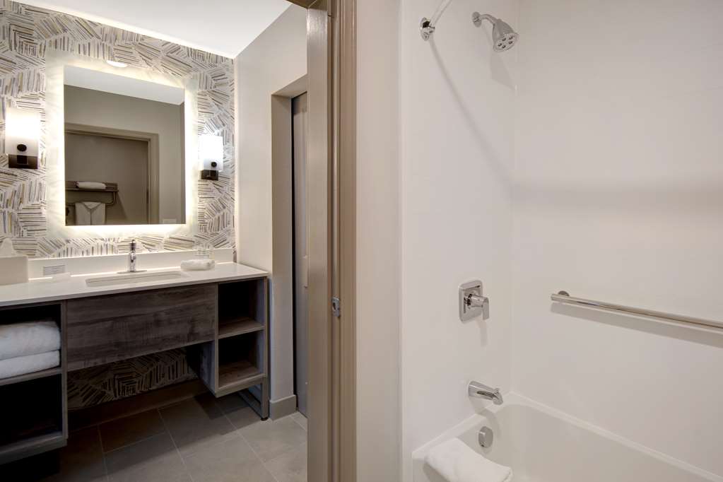 Homewood Suites by Hilton Lexington-Hamburg Rooms 3