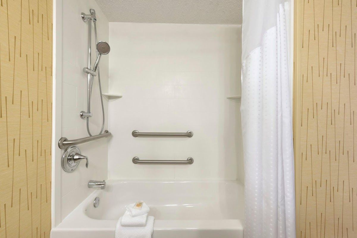 Holiday Inn & Suites Duluth-Downtown by IHG Rooms 2