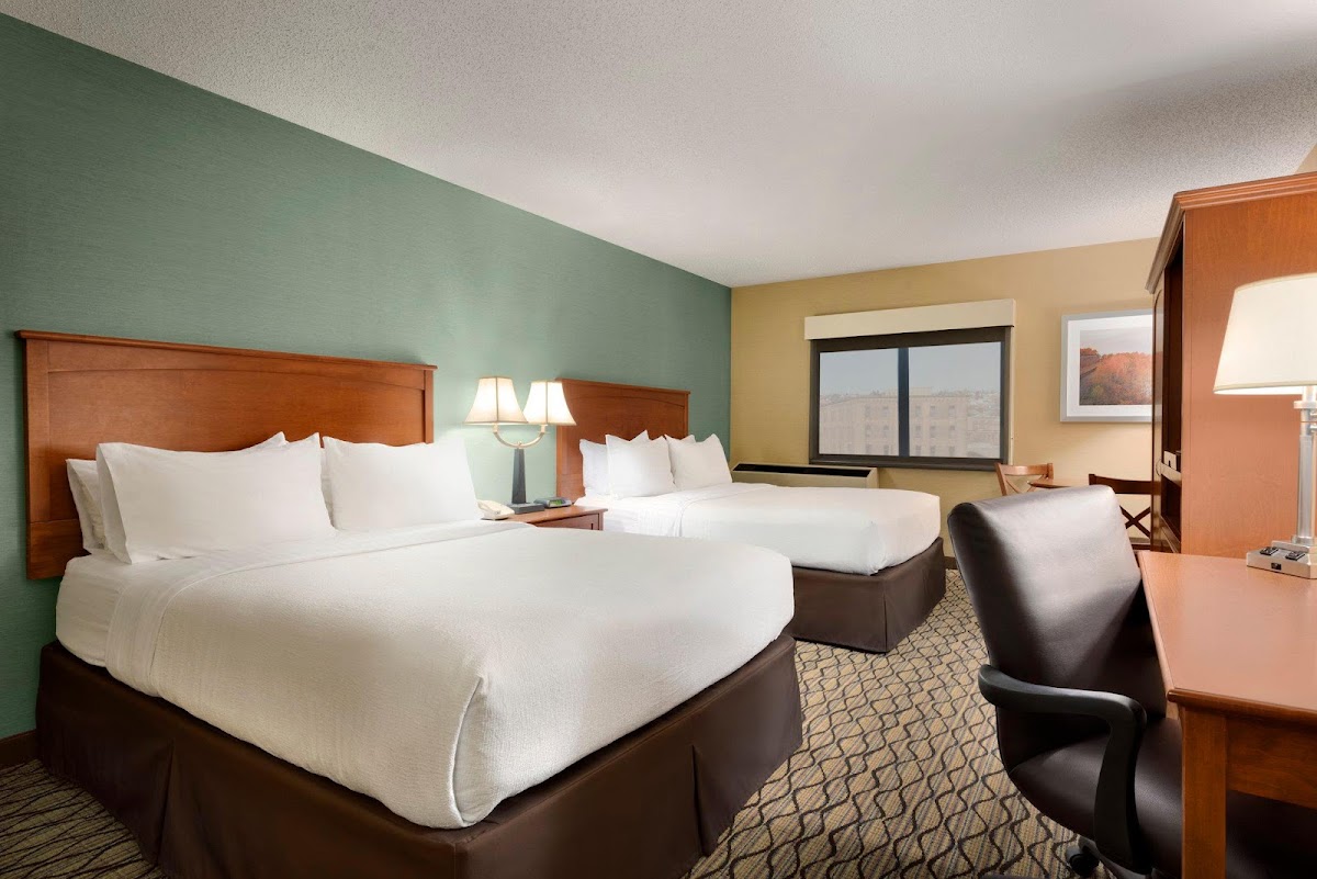 Holiday Inn & Suites Duluth-Downtown by IHG Rooms 5